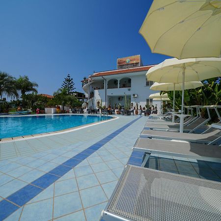 Hotel Damanse Санта-Доменика Экстерьер фото