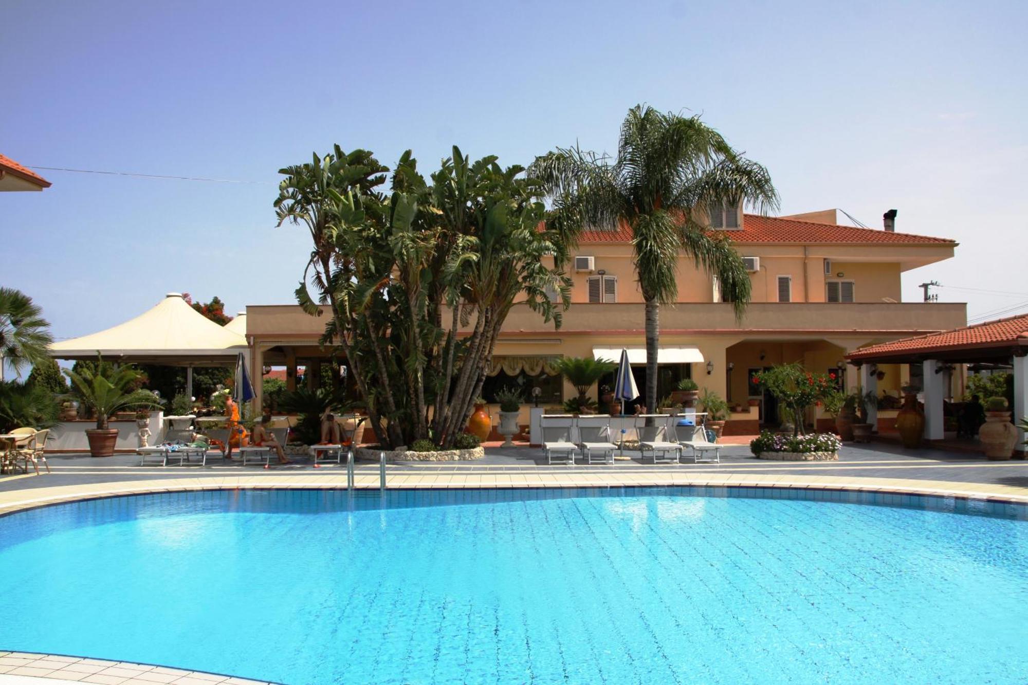 Hotel Damanse Санта-Доменика Экстерьер фото