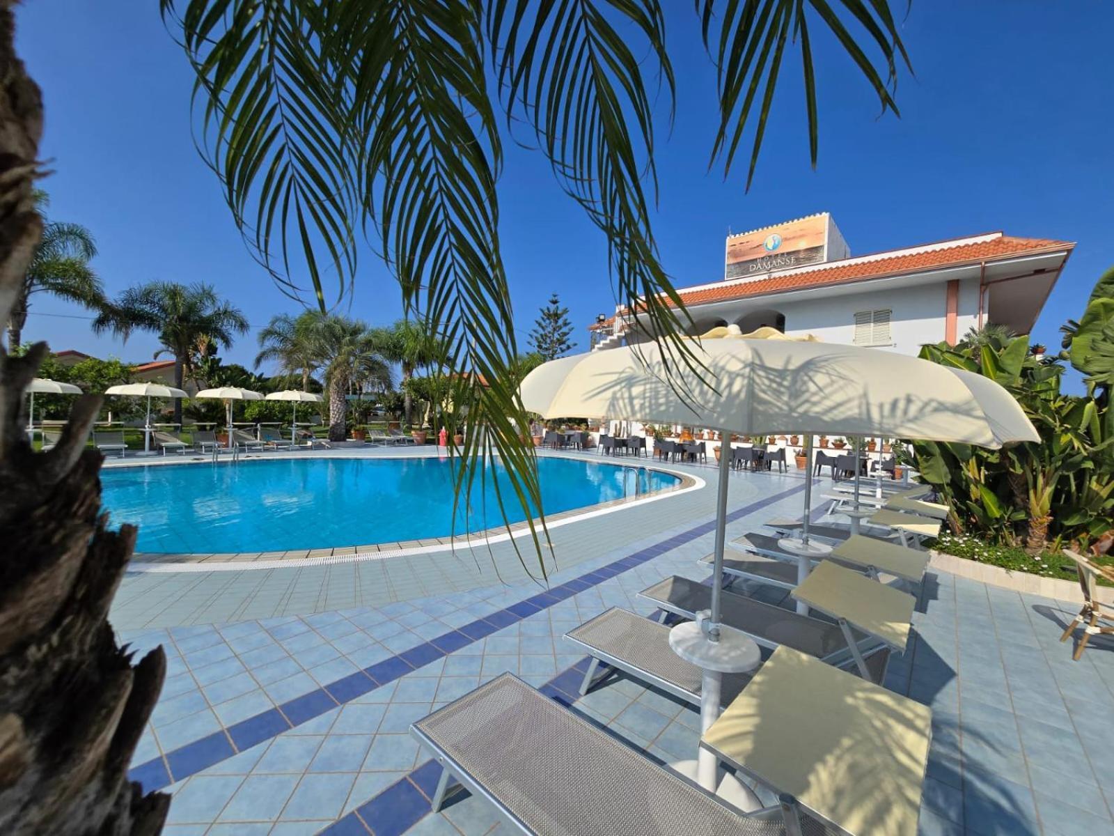 Hotel Damanse Санта-Доменика Экстерьер фото