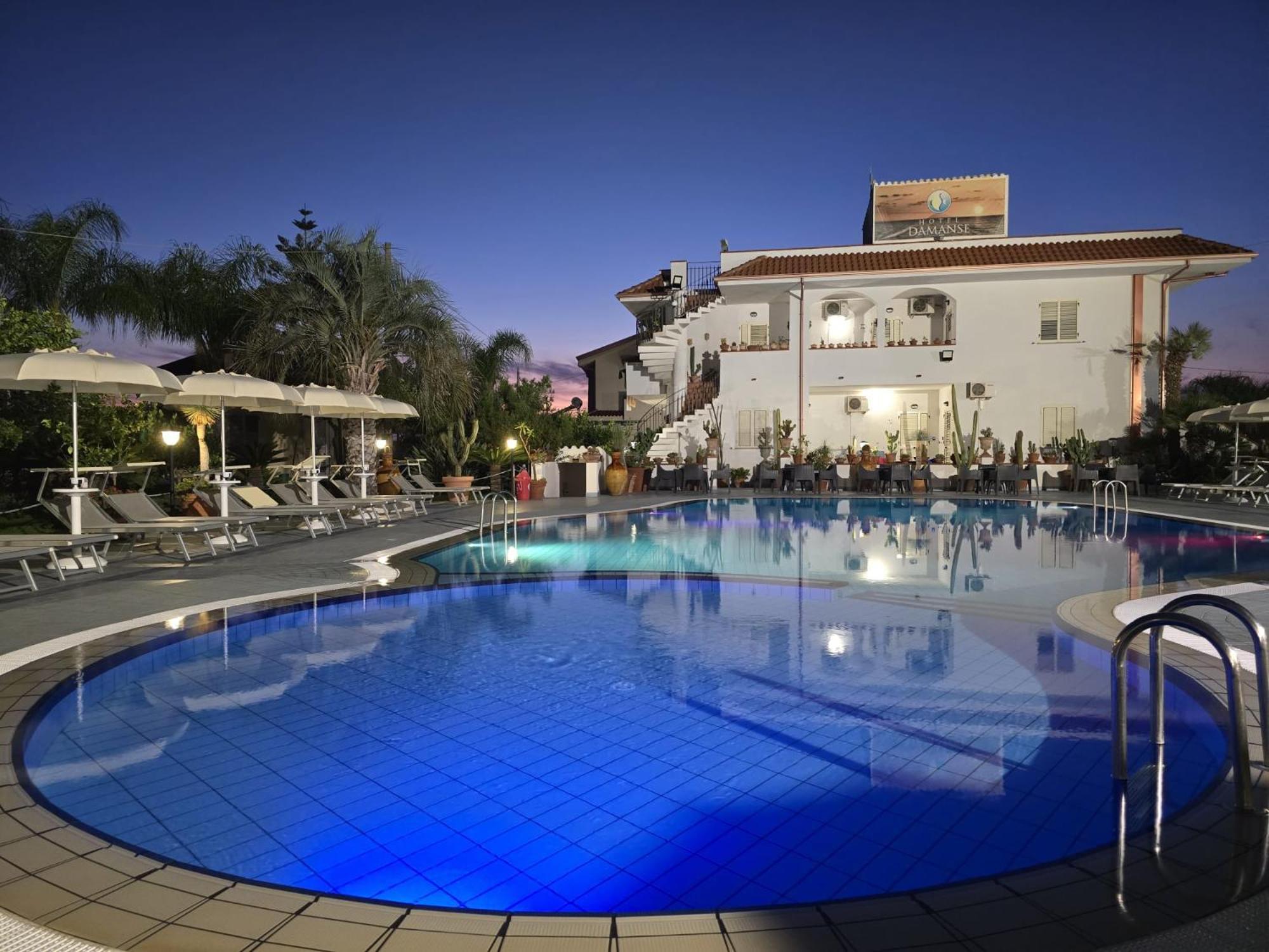 Hotel Damanse Санта-Доменика Экстерьер фото
