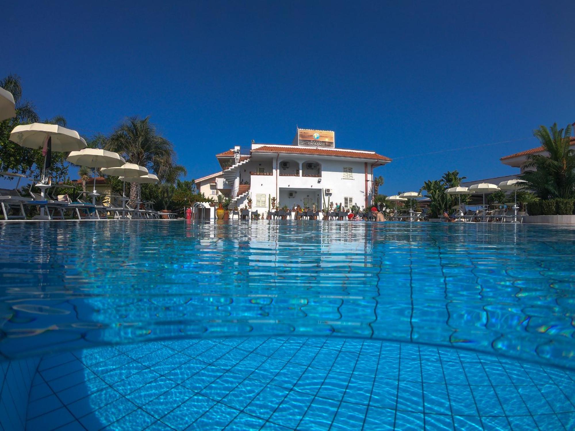 Hotel Damanse Санта-Доменика Экстерьер фото
