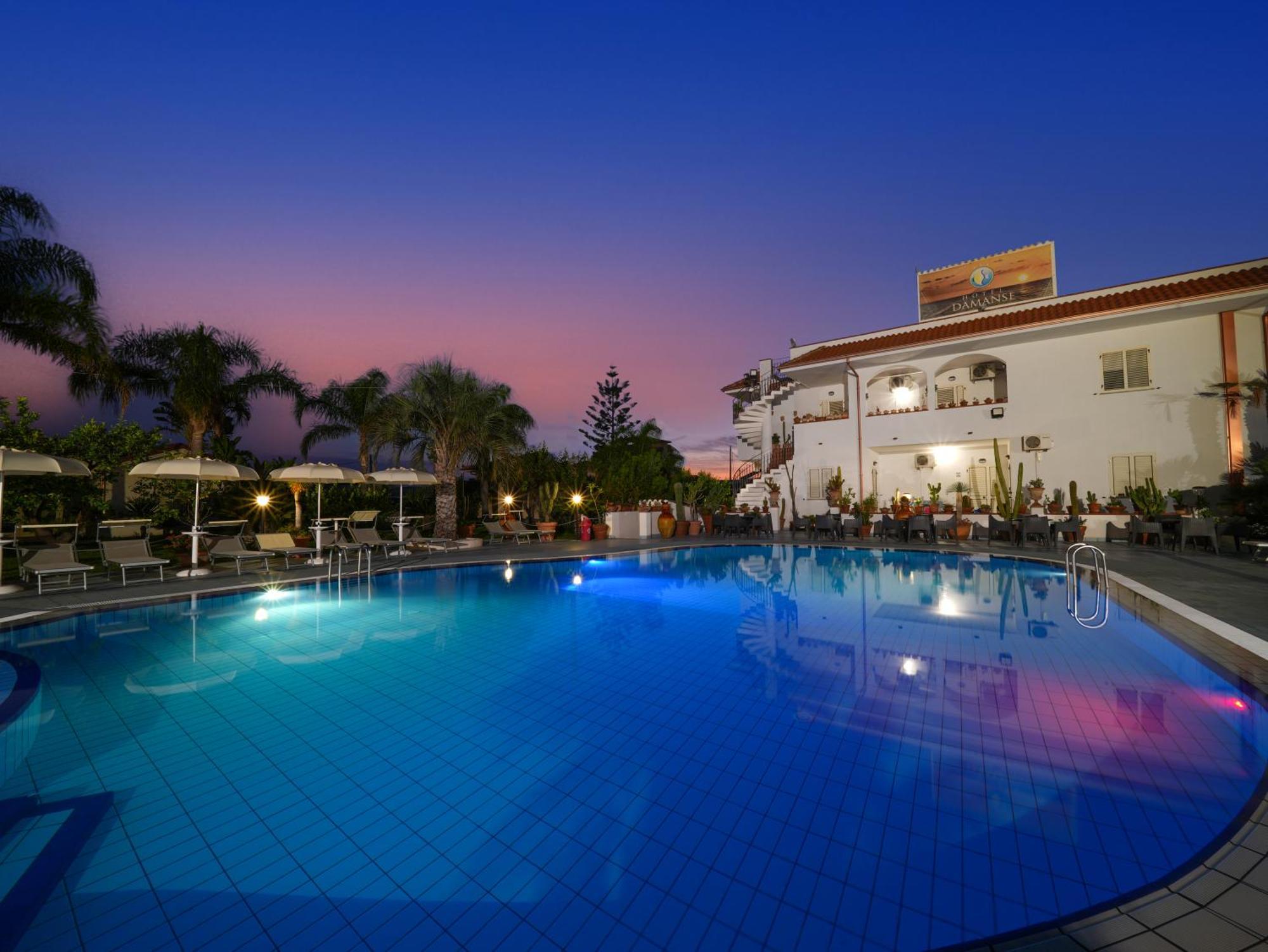 Hotel Damanse Санта-Доменика Экстерьер фото