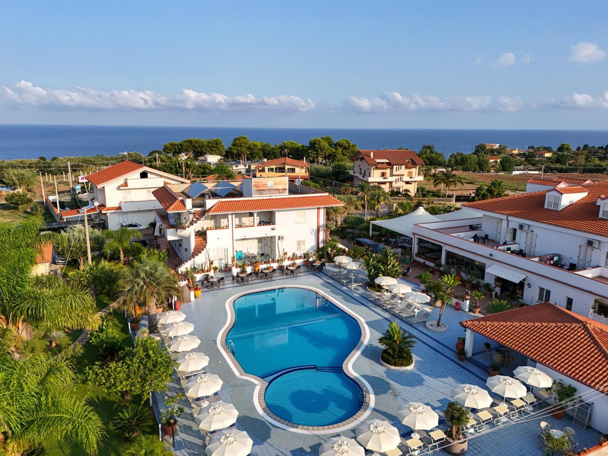 Hotel Damanse Санта-Доменика Экстерьер фото
