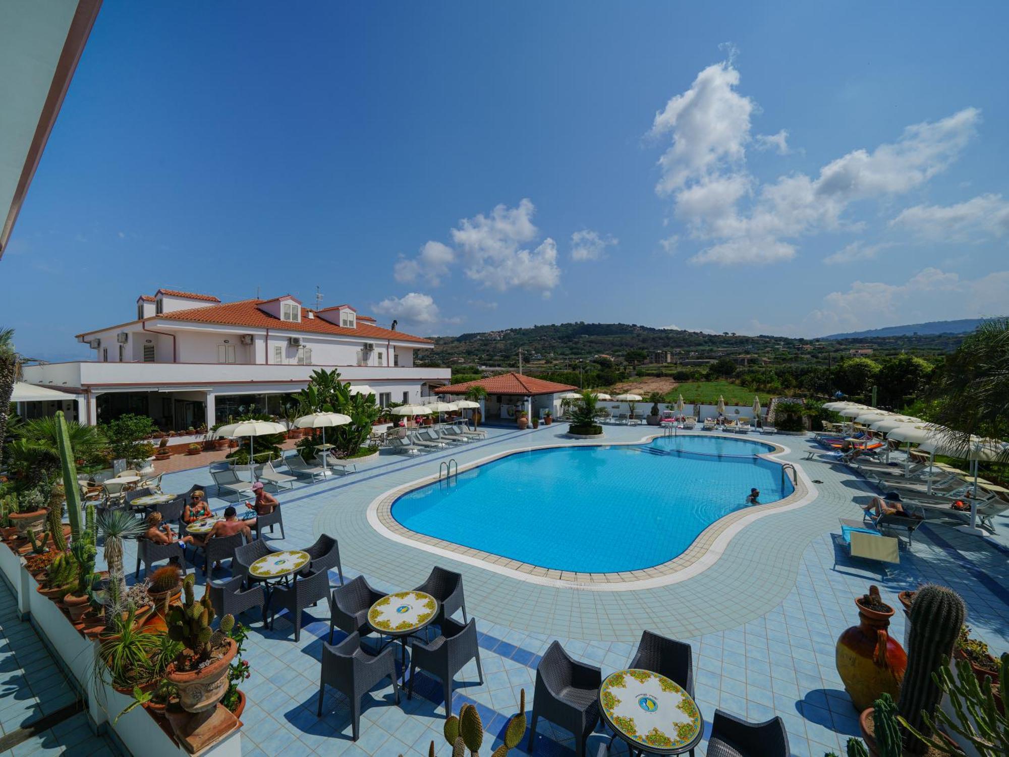 Hotel Damanse Санта-Доменика Экстерьер фото
