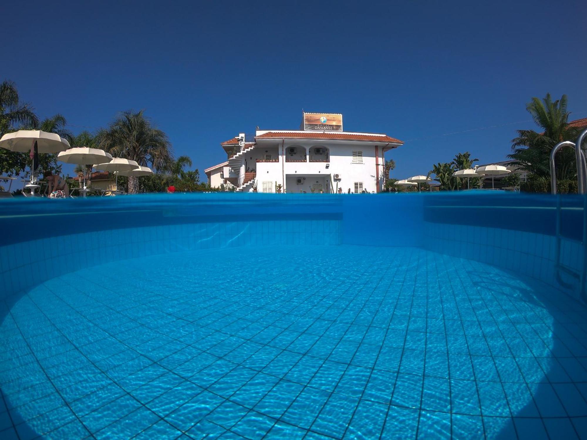 Hotel Damanse Санта-Доменика Экстерьер фото