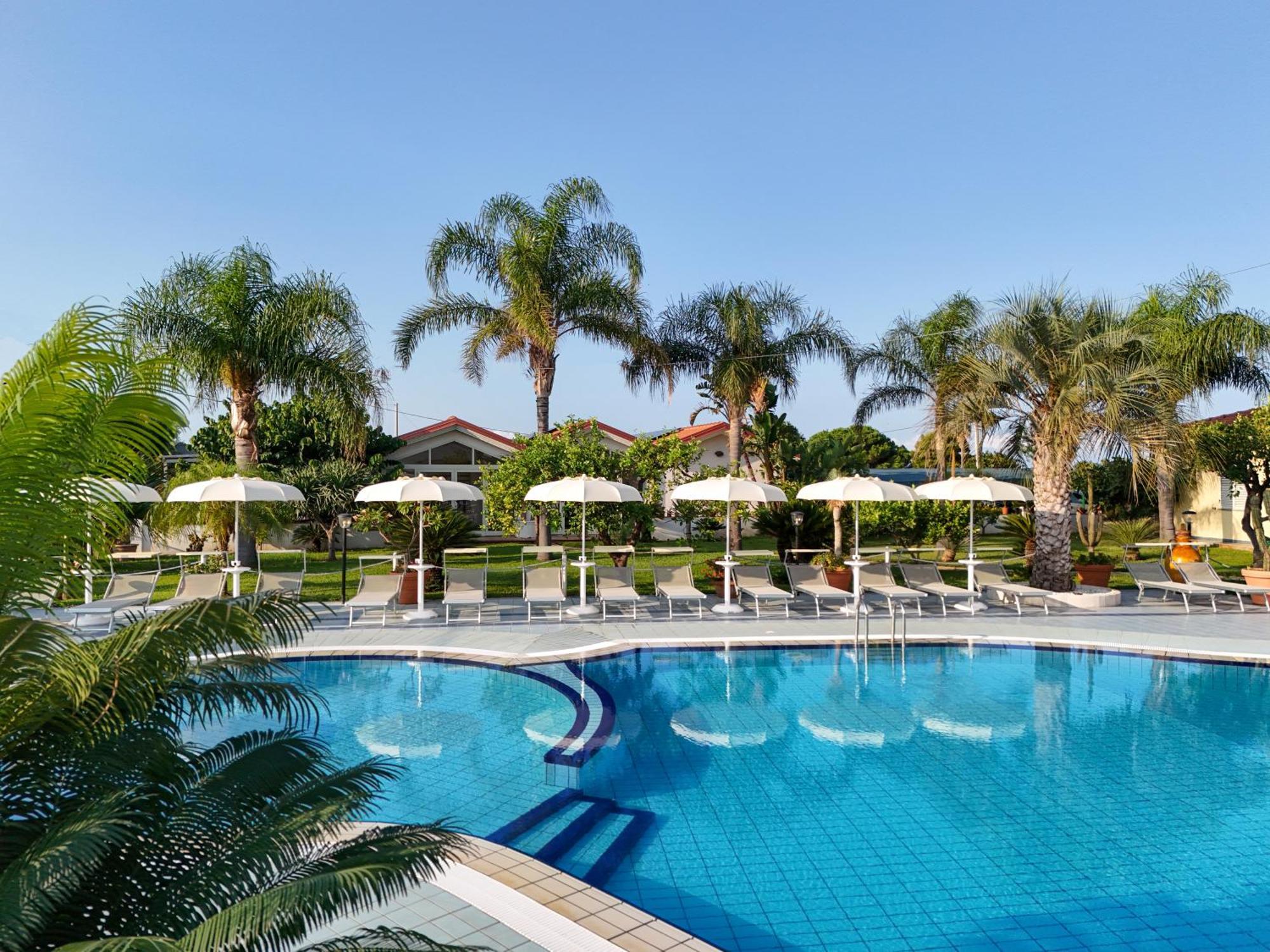 Hotel Damanse Санта-Доменика Экстерьер фото