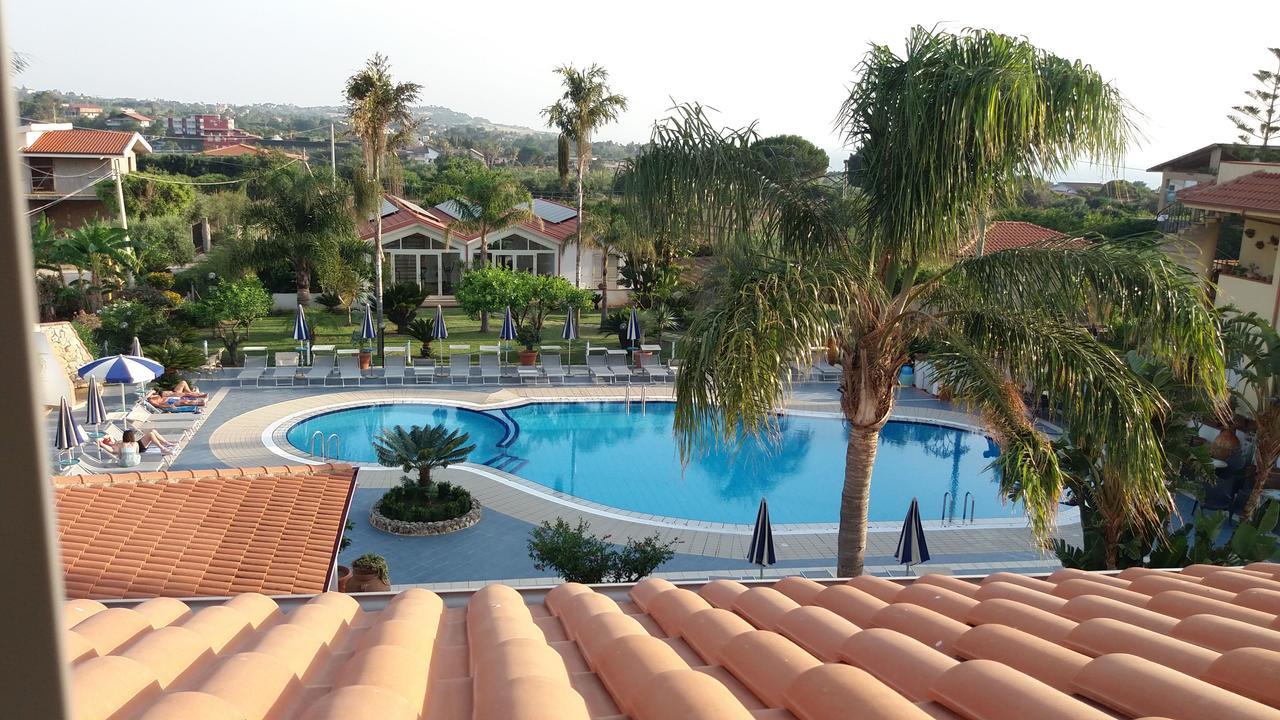 Hotel Damanse Санта-Доменика Экстерьер фото