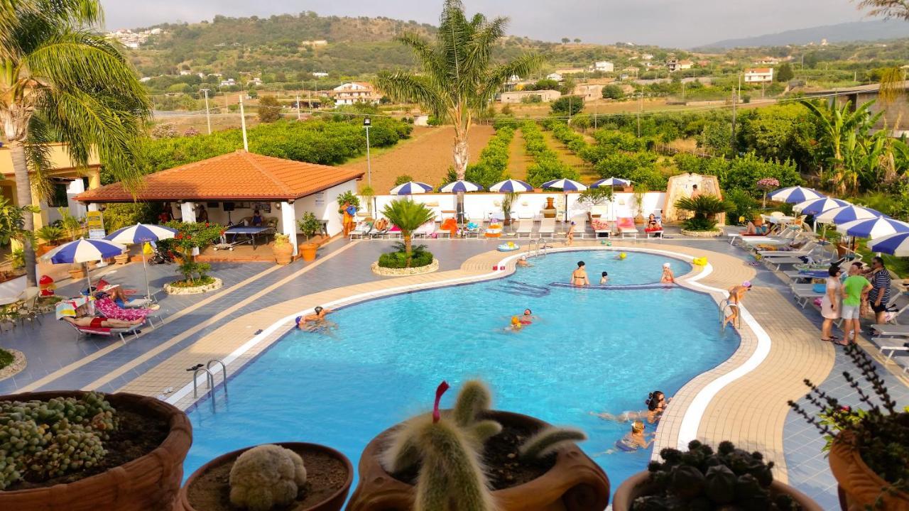 Hotel Damanse Санта-Доменика Экстерьер фото