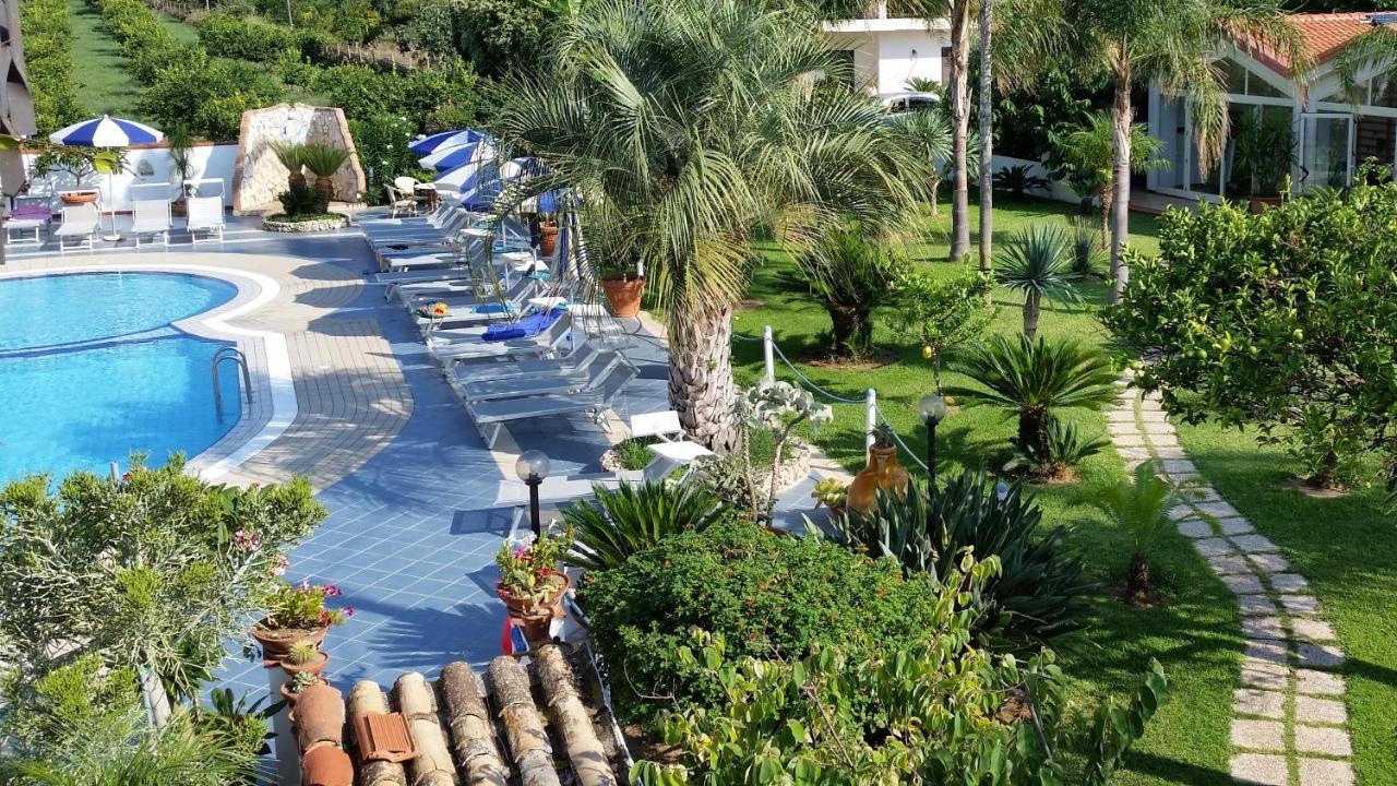 Hotel Damanse Санта-Доменика Экстерьер фото